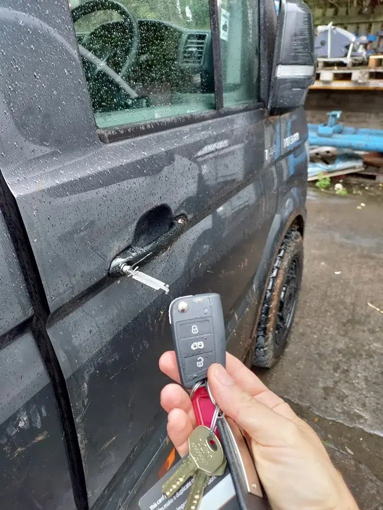 Emergency car lockout service by locksmith in merced unlocking vehicle door